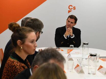 El presidente de Ciudadanos, Albert Rivera, con miembros de la dirección del partido.