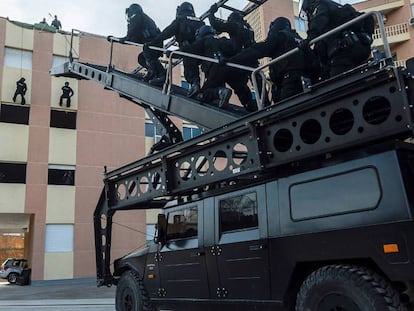 Ejercicios del Grupo Especial de Operaciones de la Policía Nacional (GEO) en su sede de Guadalajara.