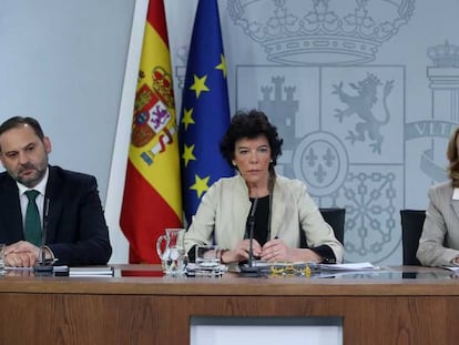 José Luis Ábalos, Isabel Celaá y Nadia Calviño, tras el Consejo de Ministros.