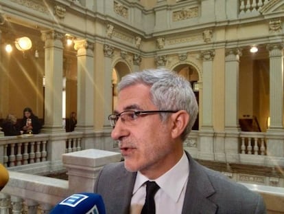 Gaspar Llamazares, portavoz de IU en Asturias. En vídeo, declaraciones del coordinador federal de IU, Alberto Garzón del pasado 17 de diciembre.
