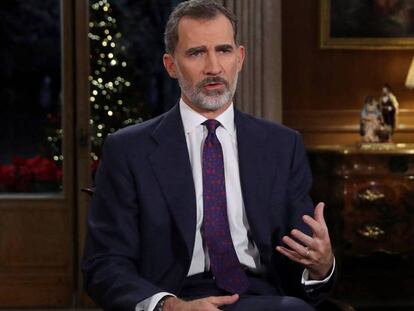 El rey Felipe VI pronuncia el tradicional mensaje de Navidad, el quinto de su reinado. En vídeo, las valoraciones del discurso por parte del PP y el PSOE.