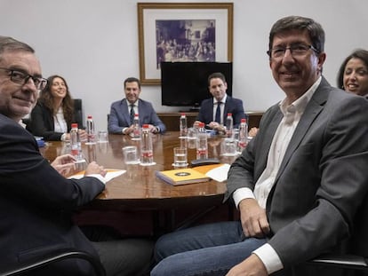 Reunión de delegaciones de PP y Ciudadanos para negociar el Gobierno andaluz.