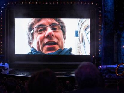 Carles Puigdemont en la gala de los Gaudí. En vídeo, declaraciones de su abogado.