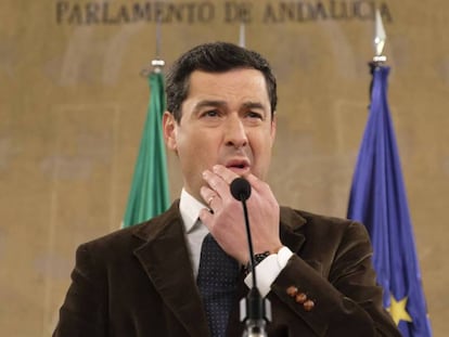 Juan Manuel Moreno Bonilla en el Parlamento andaluz. PACO PUENTES / VÍDEO: Declaraciones de la vicesecretaria de Comunicación del PP, Marta González