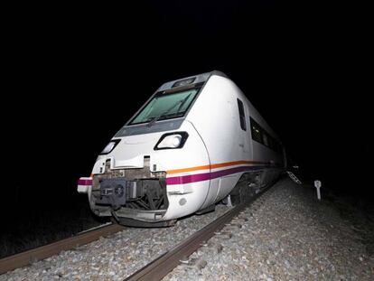 El tren que descarriló en Torrijos. En vídeo, declaraciones del representante de Adif.
