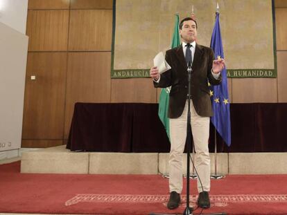 FOTO: Juan Manuel Moreno en su comparecencia tras los pactos con Ciudadanos y Vox. / VÍDEO: Declaraciones de los líderes regionales a su llegada al Parlamento andaluz.