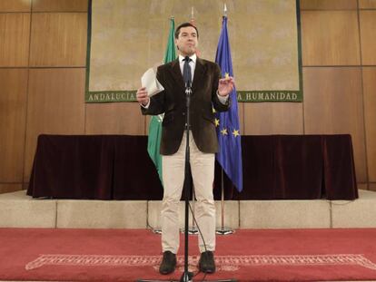 FOTO: Juan Manuel Moreno en su comparecencia tras los pactos con Ciudadanos y Vox. / VÍDEO: Declaraciones de los líderes regionales a su llegada al Parlamento andaluz.