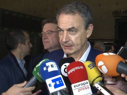 El expresidente del Gobierno José Luis Rodríguez Zapatero a su entrada a un acto en Valencia.