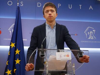 El diputado Íñigo Errejón, tras la rueda de prensa en la que ha anunciado este lunes que abandona el escaño de Podemos. En vídeo, declaraciones de Errejón.