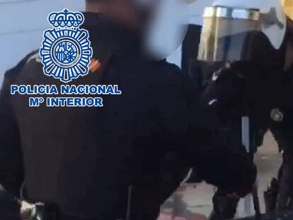 La policía detiene a cuatro personas por el secuestro de un hombre en Alicante.