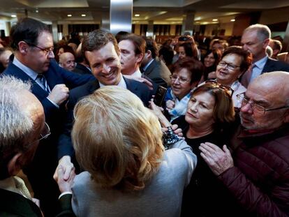 El líder del PP, Pablo Casado, en un acto con militantes en Cuenca, este miércoles. En vídeo, recopilación de las descalificaciones de Casado a Pedro Sánchez.