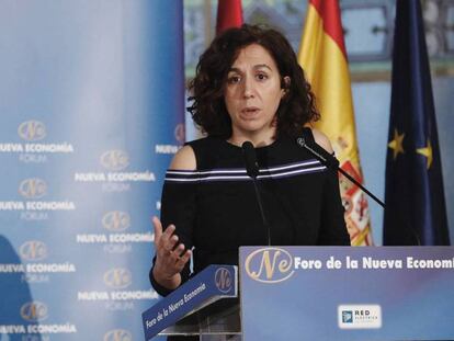 En vídeo, declaraciones de Irene Lozano al canal Sky News. Foto: Irene Lozano durante una intervenciónen un desayuno informativo.