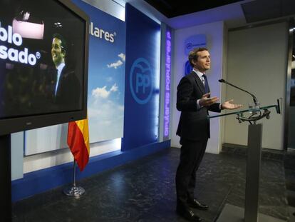 Pablo Casado, durante la rueda de prensa este viernes en Génova. En vídeo, la reacción de Casado al discurso de Sánchez.