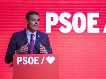En foto, Pedro Sánchez, durante la presentación de la precampaña del PSOE. En vídeo, Sánchez declara sobre Ciudadanos: "Hay algunos que nos quieren poner un cordón sanitario".