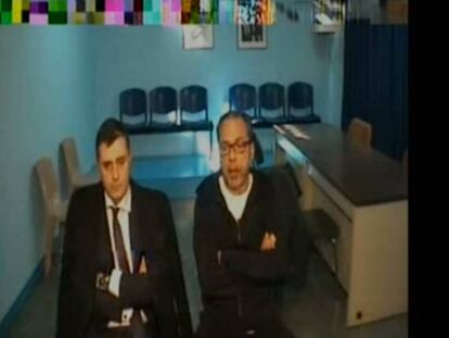 Álvaro Pérez, 'El Bigotes', a la derecha, declara desde prisión en la comisión del 'caso Taula' de las Cortes Valencianas.