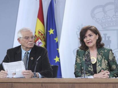 La vicepresidenta Carmen Calvo y el ministro de Asuntos Exteriores, Josep Borrell, en rueda de prensa del Consejo de Ministros el pasado 1 de marzo. En vídeo, declaraciones de Borrell este lunes.