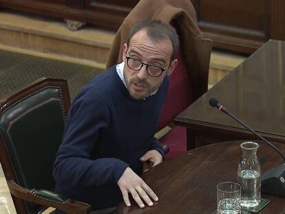 Captura de la señal del Tribunal Supremo, durante la declaración de Jaume Mestre, responsable de Difusión Institucional de la Generalitat, durante la sesión del juicio del 'procés'. En vídeo, resumen de la declaración.