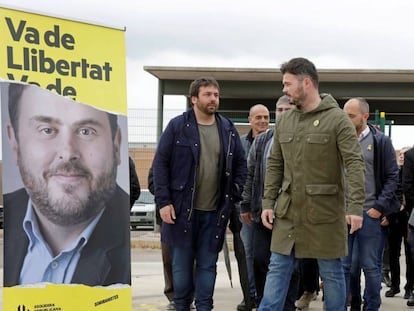 Gabriel Rufián i la candidata d'ERC a l'Europarlamento Diana Riba, el dijous a la presó de Lledoners. En vídeo, declaracions del primer.