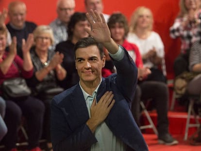 Pedro Sánchez, durante un acto electoral del PSOE en Badalona. En vídeo, sus primeras declaraciones tras aceptar participar en los dos debates.
