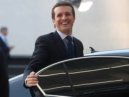 Pablo Casado, a su llegada al debate a cuatro de TVE. En vídeo, Casado, a Rivera: "Usted no es mi adversario".
