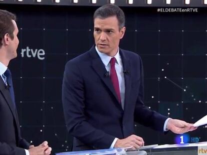 Pablo Casado y Pedro Sánchez, durante el debate. En vídeo, rifirrafe de Iglesias y Sánchez sobre pactos.