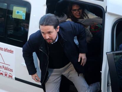 Pablo Iglesias llega a los estudios Atresmedia en un taxi. En vídeo, los momentos más destacados del debate.