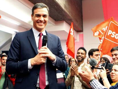 El candidato a la presidencia del Gobierno por el PSOE, Pedro Sánchez. En vídeo, las reacciones de la noche electoral.