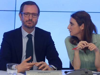 Javier Maroto y Andrea Levy durante la reunión del Comité Ejecutivo Nacional del PP. En vídeo, el PP busca recomponerse tras la debacle electoral.