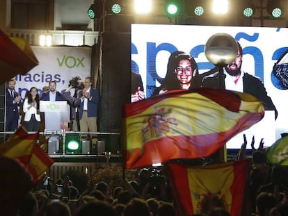 En vídeo, Santiago Abascal, presidente de Vox, comparece ante sus seguidores en Madrid, tras conocerse los resultados de las elecciones.