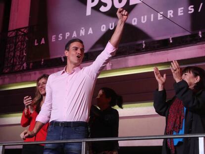 Pedro Sánchez celebra los resultados electorales en la sede del PSOE en Madrid. En vídeo, las reacciones tras la victoria socialista.