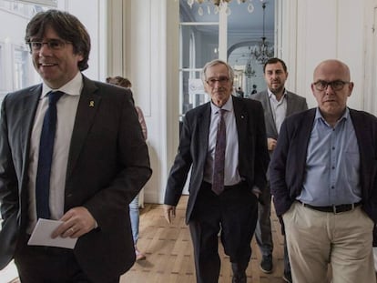 De izquierda a derecha, Carles Puigdemont, Xavier Trias, Toni Comin y Gonzalo Boye en una imagen tomada en Bélgica este sábado.