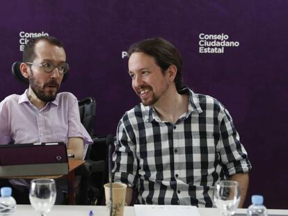 Iglesias y Echenique, durante el Consejo Ciudadano. En vídeo, declaraciones del secretario general de Podemos en el Consejo Ciudadano.