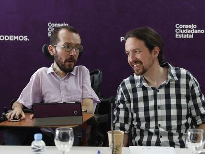 Iglesias y Echenique, durante el Consejo Ciudadano. En vídeo, declaraciones del secretario general de Podemos en el Consejo Ciudadano.