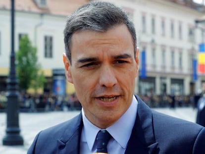 El presidente del Gobierno Pedro Sánchez, a su llegada a la cumbre europea informal de Sibiu (Rumania). En vídeo, declaraciones de Sánchez sobre el nombramiento de Miquel Iceta.