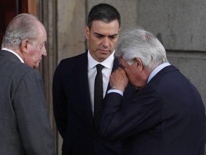 Don Juan Carlos, Pedro Sánchez y Felipe González, ayer en el Congreso. FOTO: Álvaro García | VÍDEO: ATLAS