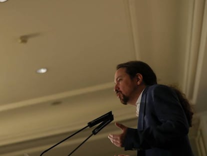 Pablo Iglesias, líder de Podemos, en un desayuno informativo en Madrid. En vídeo, el PSOE rebaja las expectativas de Podemos sobre formar un gobierno de coalición.