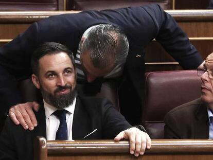 Santiago Abascal (izquierda) sentado junto al número dos del PSC, José Zaragoza.