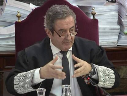 El fiscal Javier Zaragoza durante una sesión del juicio. En vídeo, el interrogatorio del fiscal a los peritos médicos.