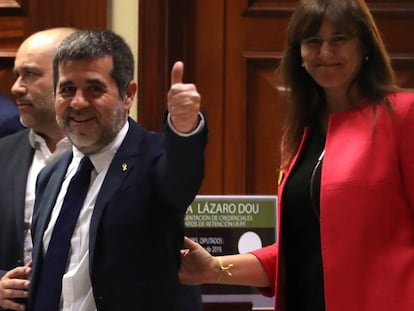 Los diputados de Junts per Catalunya Jordi Sànchez y Laura Borràs, en el Congreso. En vídeo, declaraciones de los diputados Alonso-Cuevillas y Borrás, este viernes.