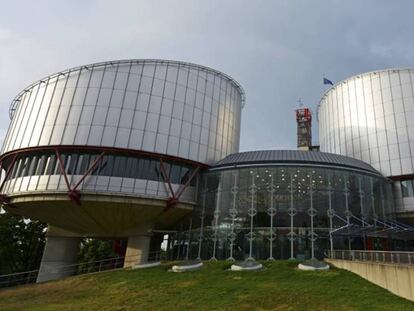 Sede del Tribunal Europeo de Derechos Humanos en Estrasburgo. En vídeo, declaraciones de Josep Borrell, ministro de Exteriores en funciones, sobre la decisión del TEDH, este martes.