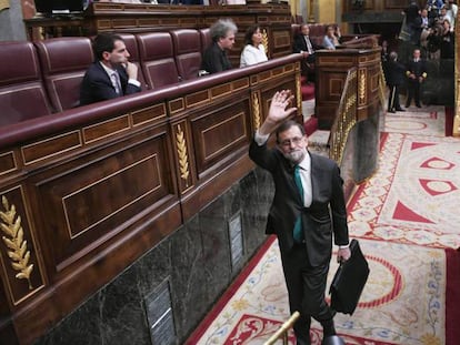Despedida de Rajoy, tras perder la votación de la moción de censura hace un año. En vídeo, así fue la votación de la moción de censura que convirtió a Pedro Sánchez en presidente del Gobierno.