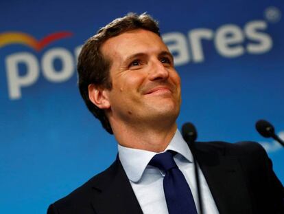 En foto: Pablo Casado, en la sede del PP de Génova. En vídeo: el senador del Partido Popular, Rafael Hernando.