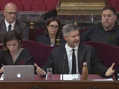 Oriol Junqueras y Raül Romeva, durante la sesión del juicio del 'procés'. En vídeo, los mejores momentos del juicio del procés.