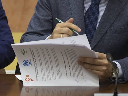 Acto de la firma del acuerdo alcanzado por Ciudadanos, Partido Popular y Vox para la aprobación de los Presupuestos de Andalucía para los años 2019 y 2020.