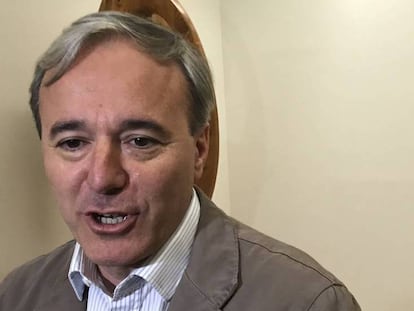 Jorge Azcón, candidato del PP a la alcaldía de Zaragoza. En vídeo, declaraciones del portavoz de Vox en el Congreso, Iván Espinosa de los Monteros.