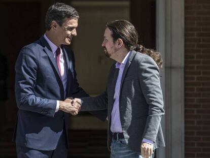 Pedro Sánchez recibe en el palacio de La Moncloa al líder de Unidas Podemos, Pablo Iglesias, el pasado 7 de mayo. En vídeo, declaraciones de Iglesias este lunes.