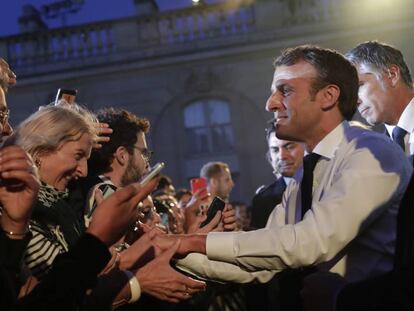 En foto, Emmanuel Macron, durante un acto en el palacio del Elíseo. En vídeo, Rivera habla sobre su encuentro con Macron el pasado jueves.