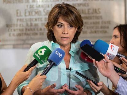 Dolores Delgado, este lunes en Las Rozas (Madrid). En vídeo, declaraciones de la ministra de Justicia.