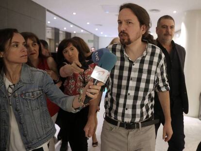 Pablo Iglesias, tras reunirse con Pedro Sánchez en el Congreso el pasado día 17 de junio. En vídeo, declaraciones de Noelia Vera tras el Consejo de Coordinación de Podemos.