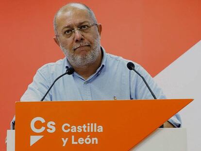 El candidato de C's a la Junta de Castilla y León, Francisco Igea, en la rueda de prensa ofrecida este martes. En vídeo, sus declaraciones.
